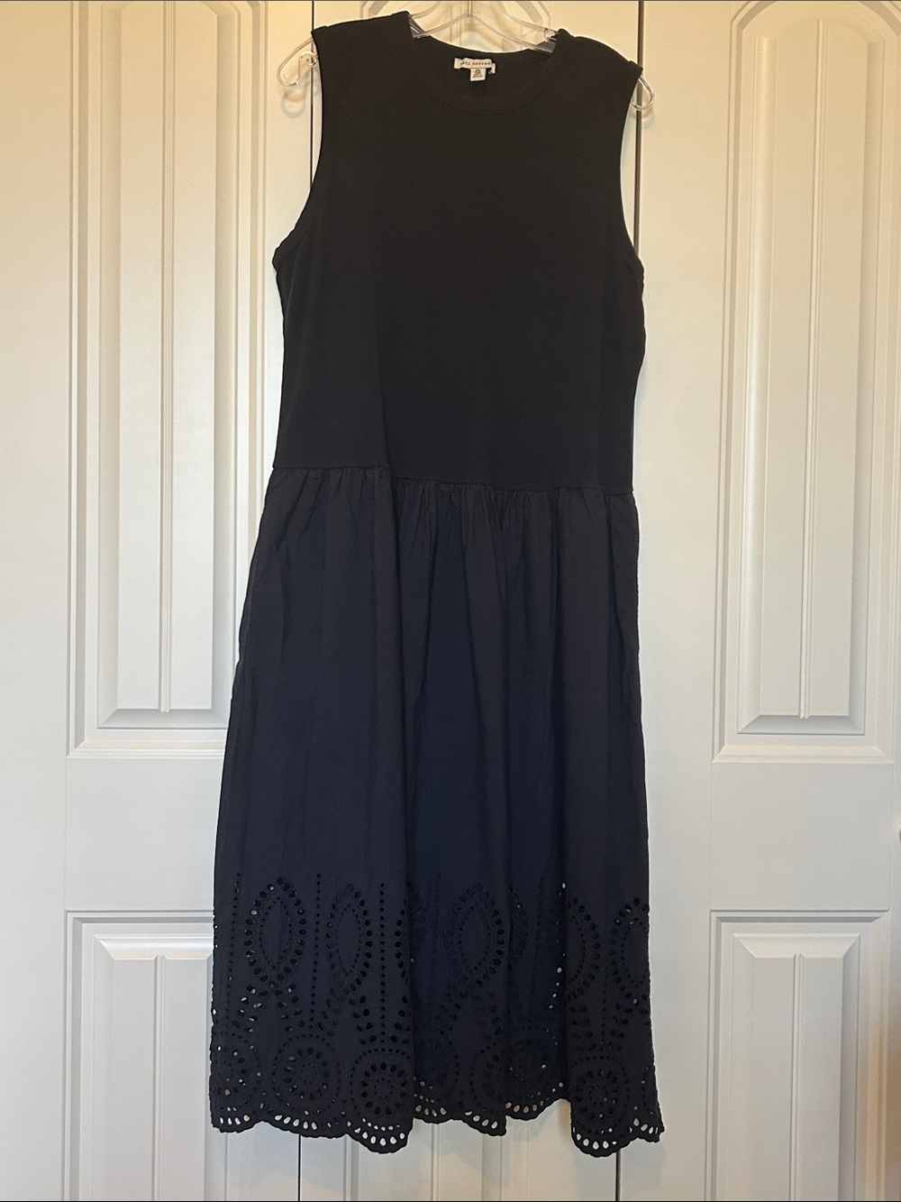 Sleeveless dark navy Midi Dress with Eyelet Hem